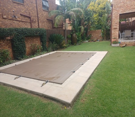 Premium Quality PVC Swimming Pool Safety Covers With Aluminium Poles Premium Quality PVC Swimming Pool Safety Covers With Aluminium Poles