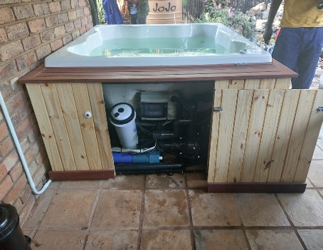 Jacuzzi With Wooden Surround www.solarpoolheatingsa.co.za