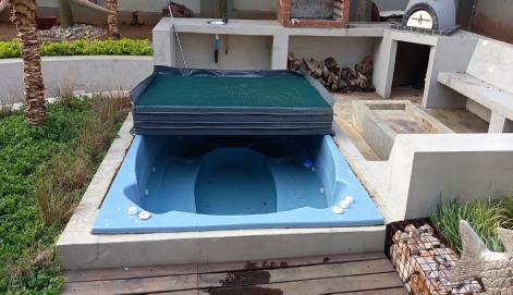 Jacuzzi Covers For Sale www.solarpoolheatingsa.co.za Jacuzzi Covers For Sale www.solarpoolheatingsa.co.za