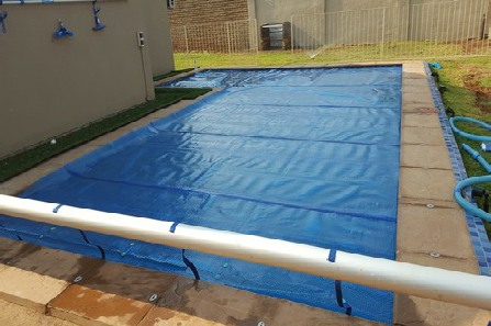 pool solar blanket and rollup station www.solarpoolheatingsa.co.za pool solar blanket and rollup station www.solarpoolheatingsa.co.za